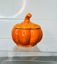 Load image into Gallery viewer, Pumpkin Candle. 100% Soy Wax.
